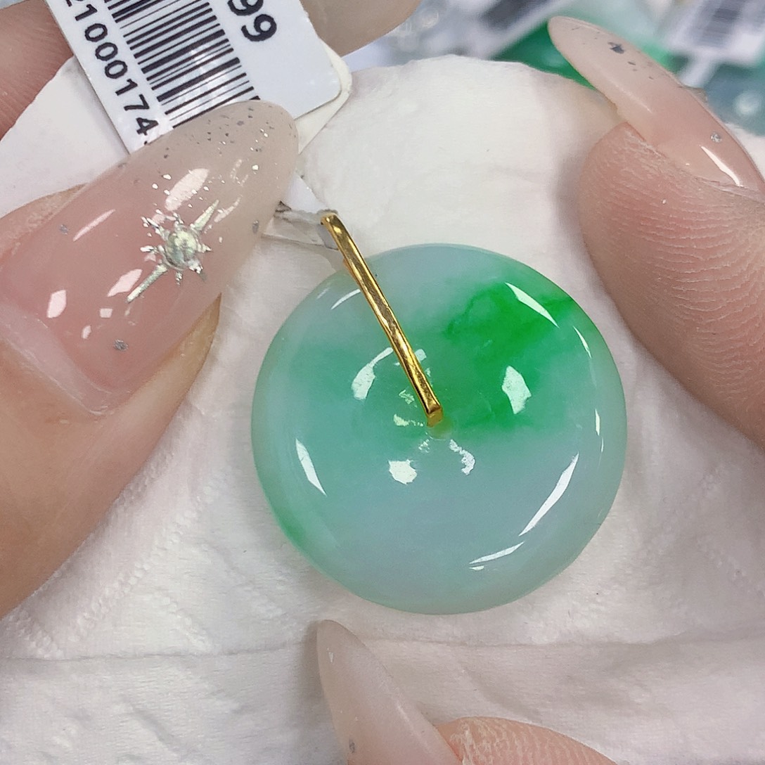 颈饰18K金镶嵌翡翠