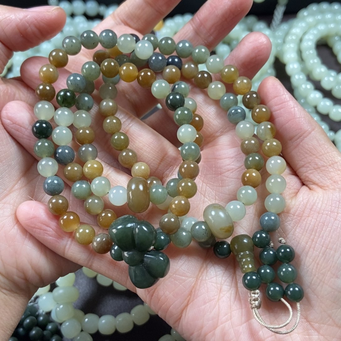 和田玉未镶嵌把件手持