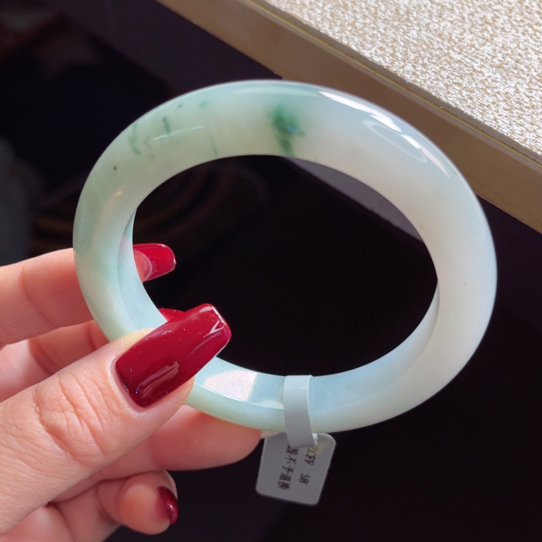 翡翠手镯未镶嵌手镯