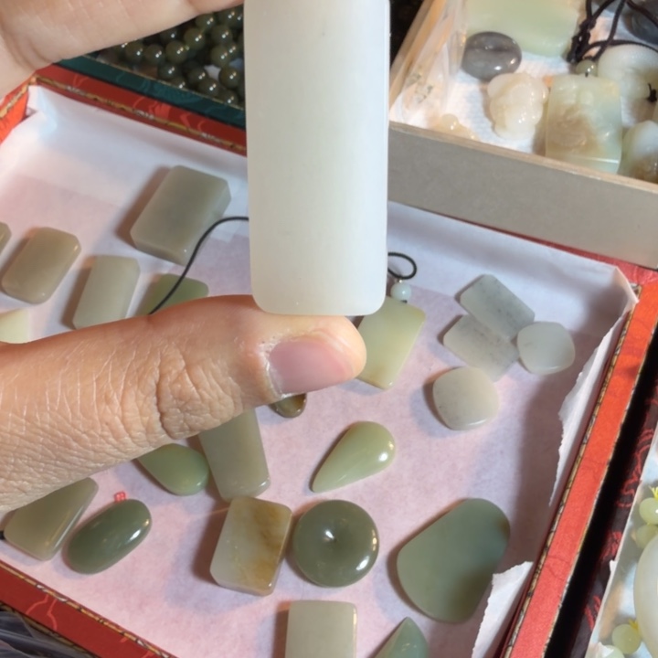 素***雪和田玉（糖玉）未镶嵌手链