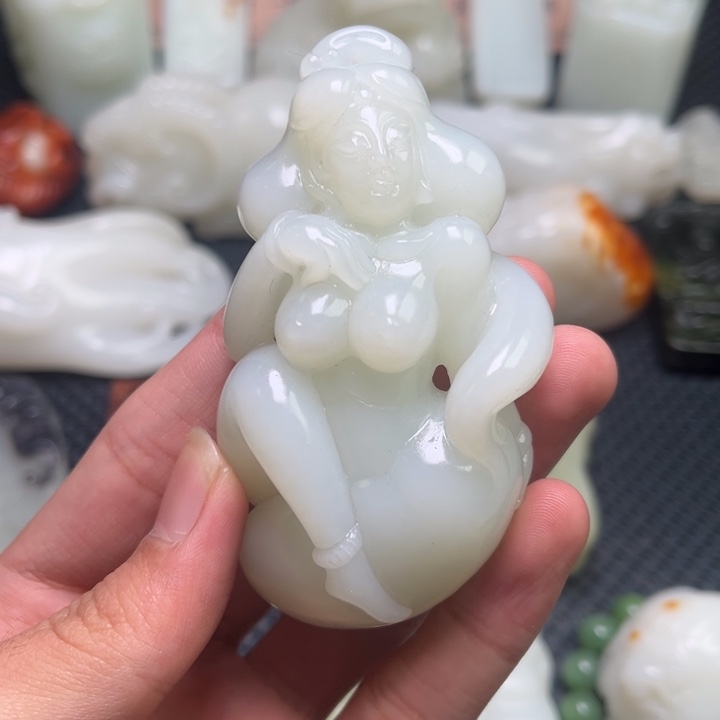 和田玉未镶嵌把件