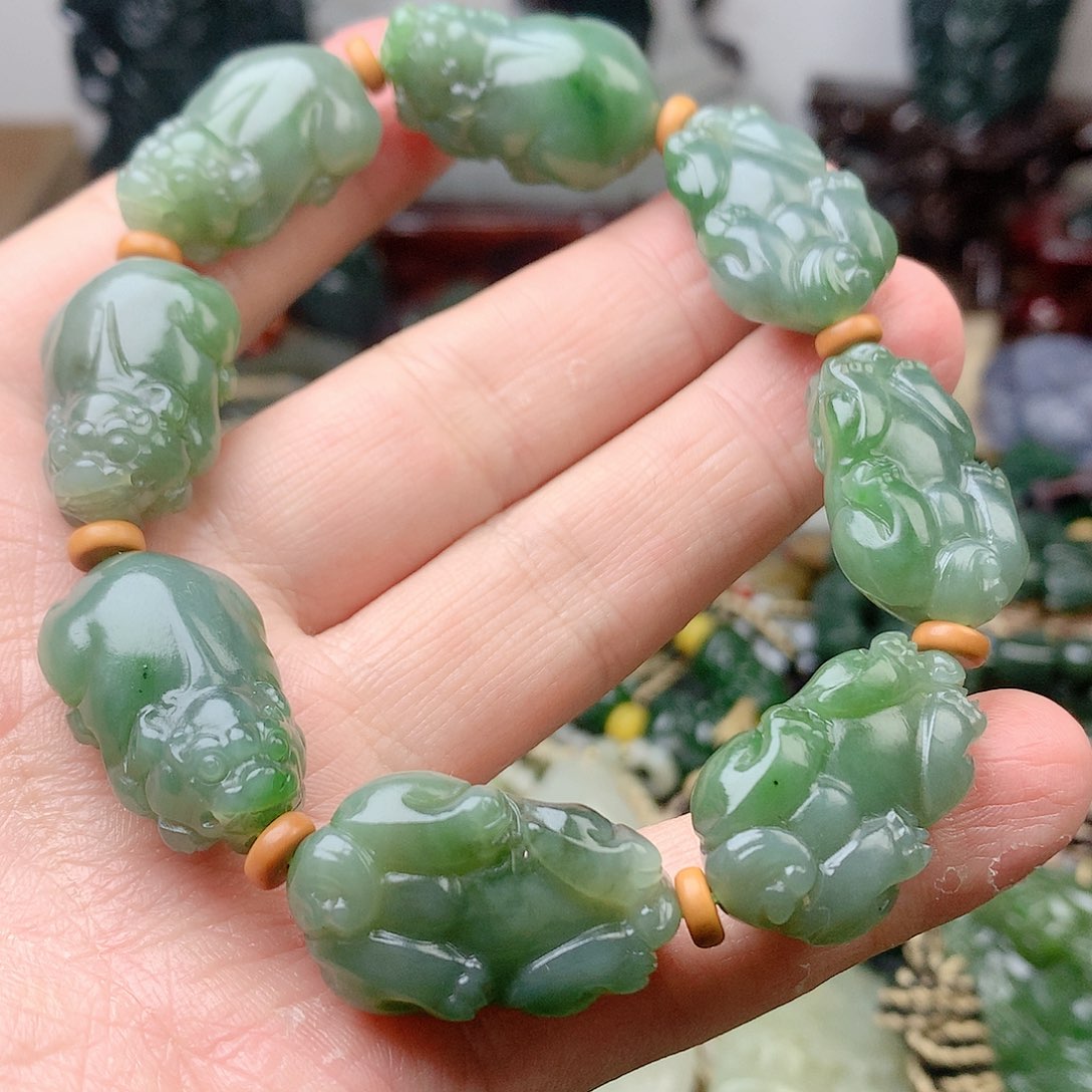 和田玉未镶嵌颈饰龙*