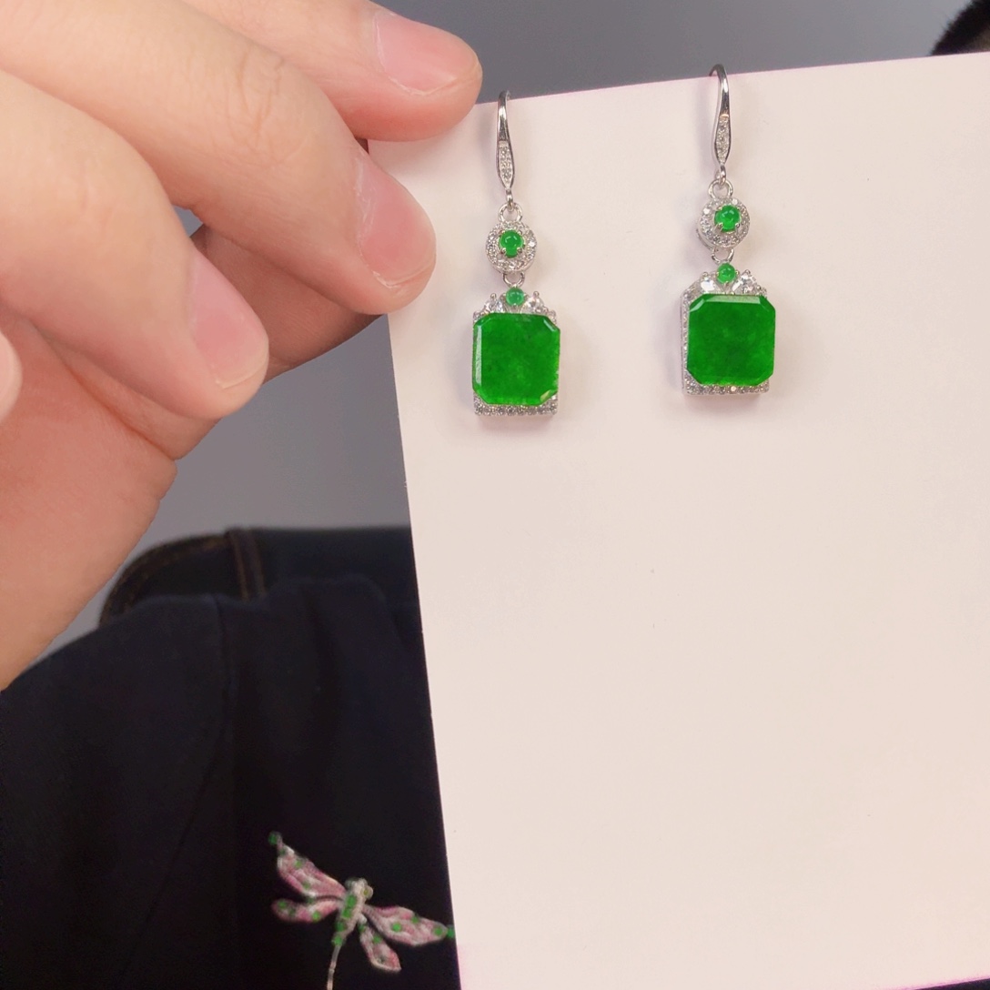 翡翠颈饰未镶嵌一对