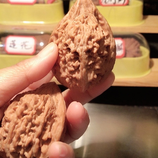 A*A文玩核桃把件大沽石