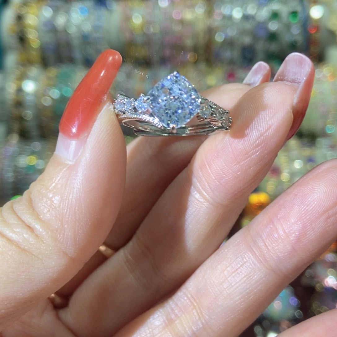 66锆石（处理）戒指