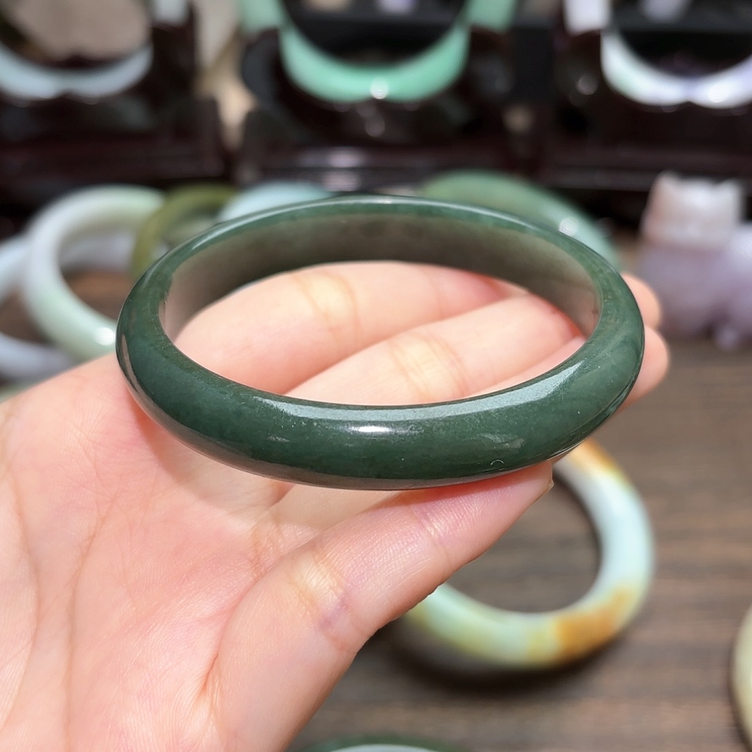 翡翠手镯未镶嵌贵妃老料老绿翡翠手镯