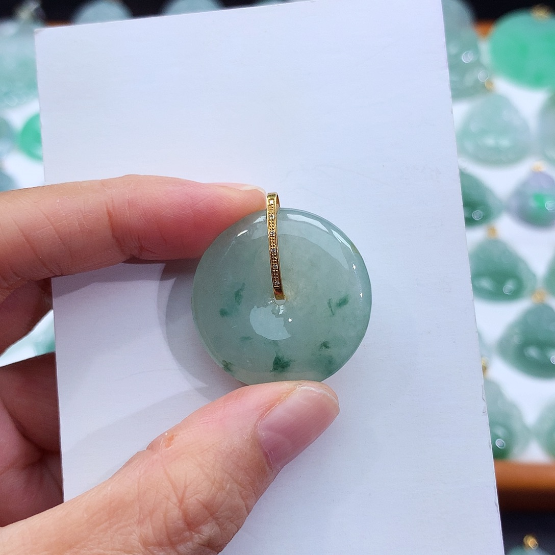 翡翠18K金镶嵌颈饰翡翠吊坠