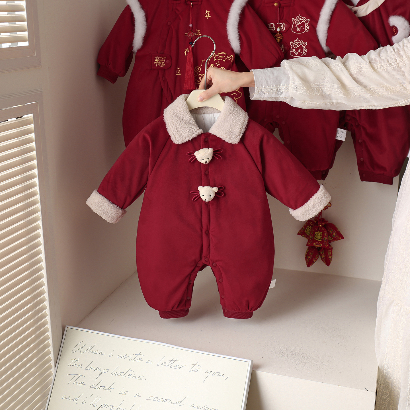 宝宝拜年服红色喜庆婴儿连体衣加棉加厚新生儿可爱礼服外出服棉衣