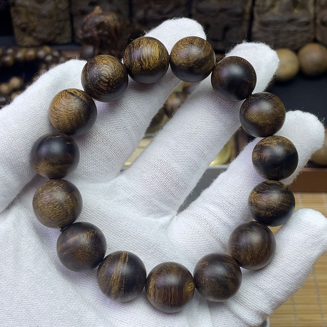 傲***雪沉香手串达拉干………………