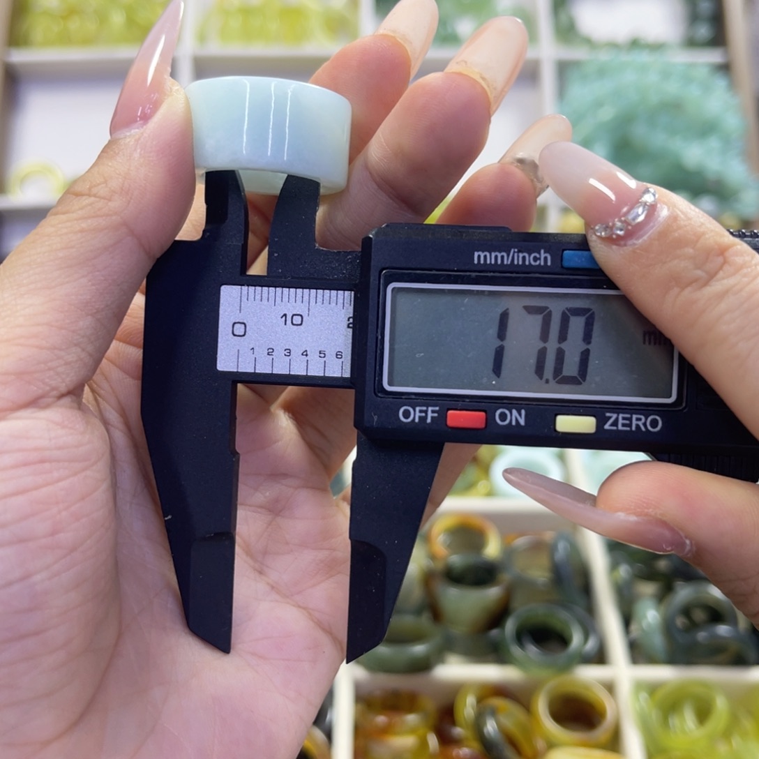 蛇纹石玉未镶嵌手镯90