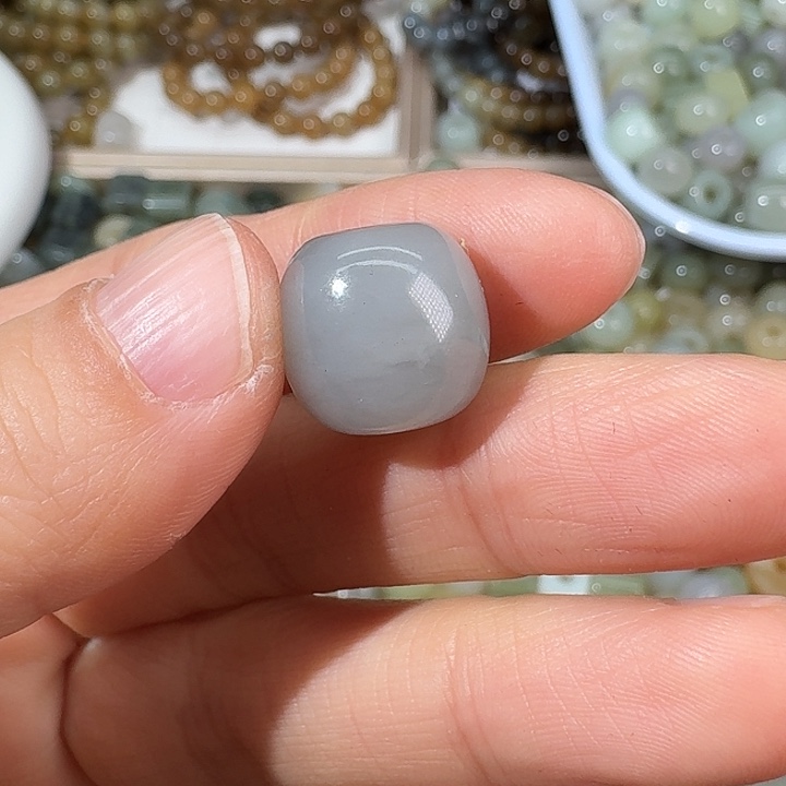 S***e和田玉未镶嵌颈饰