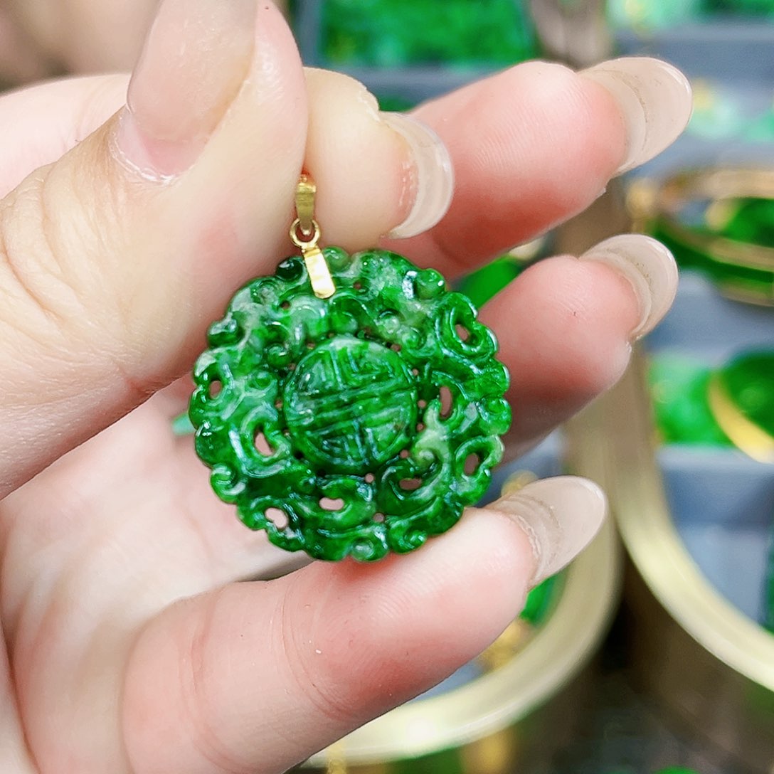 翡翠颈饰18K金镶嵌吊坠