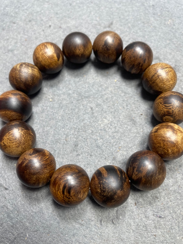 沉香越南芽庄白棋瘤疤雷击玉化料1.6*14