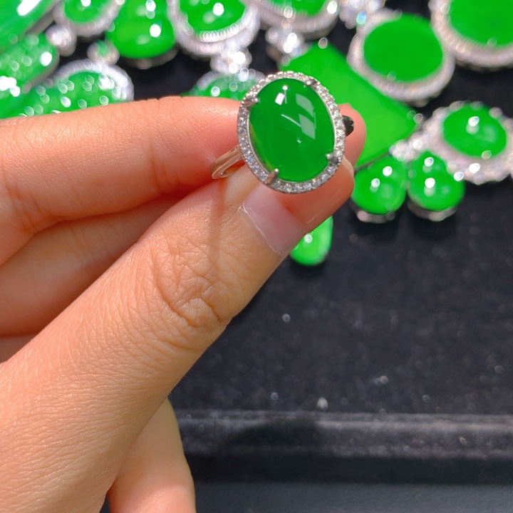 翡翠银S925镶嵌戒指一个