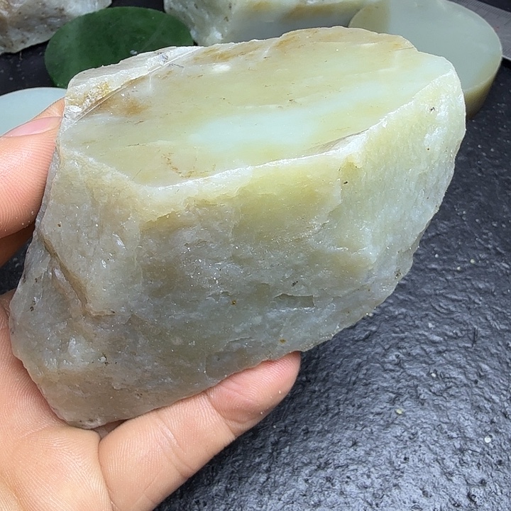 和田玉（糖玉）未镶嵌珠宝奇石
