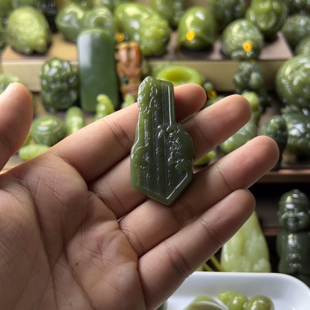 岫岩老玉（透闪石质玉）挂件未镶嵌