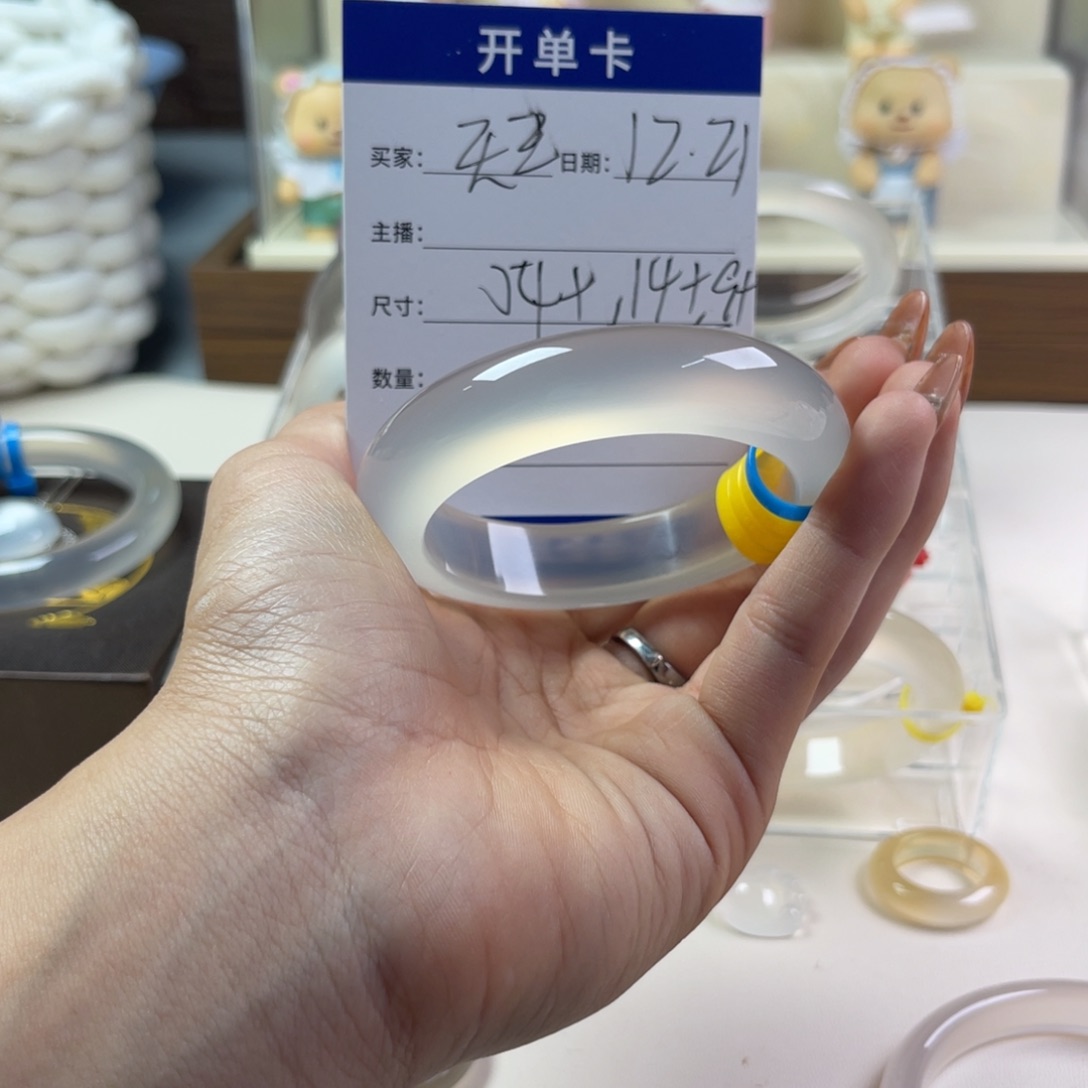 手镯玛瑙/玉髓未镶嵌天****?