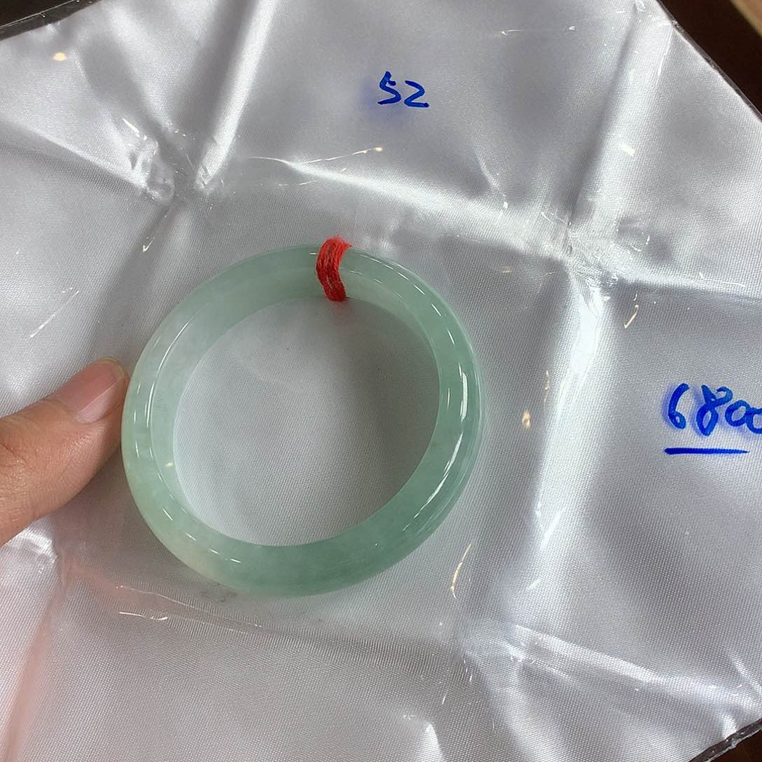 翡翠手镯未镶嵌翡翠