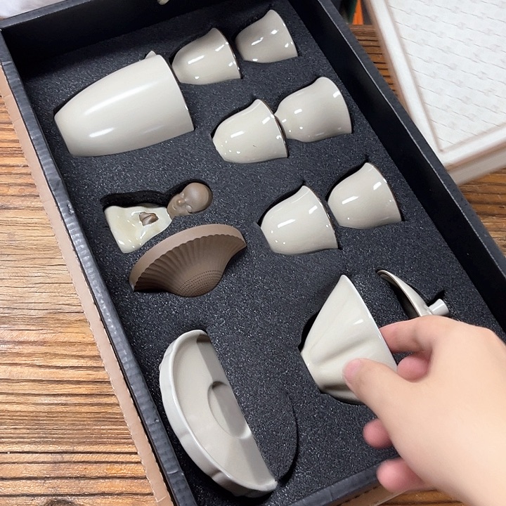 孤品茶具套装等。      