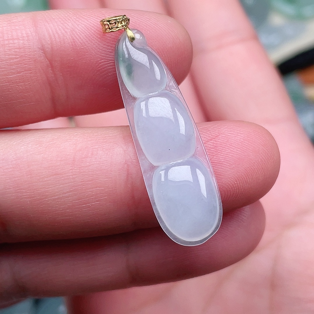 翡翠未镶嵌颈饰豆子