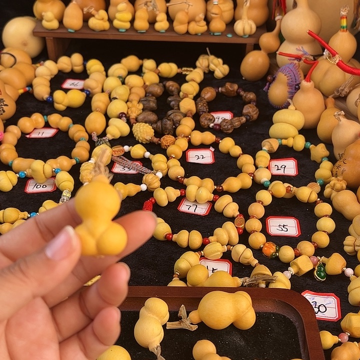 我***然葫芦小金蝉一个葫芦