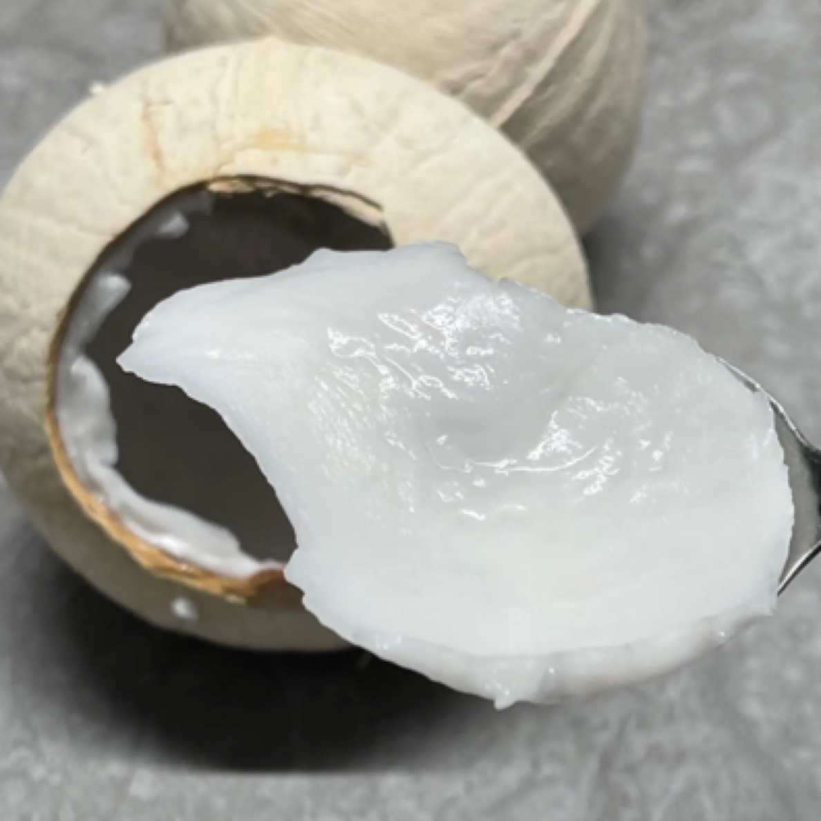 椰青开口挖肉一个（炖鸡）