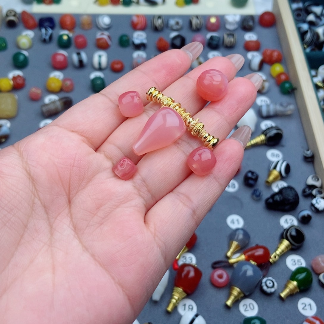 玛瑙/玉髓饰品未镶嵌半**，