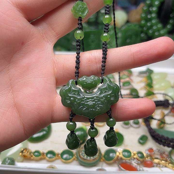 和田玉未镶嵌颈饰