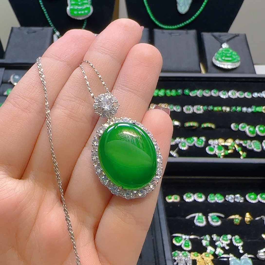 U***翡翠银S925镶嵌颈饰