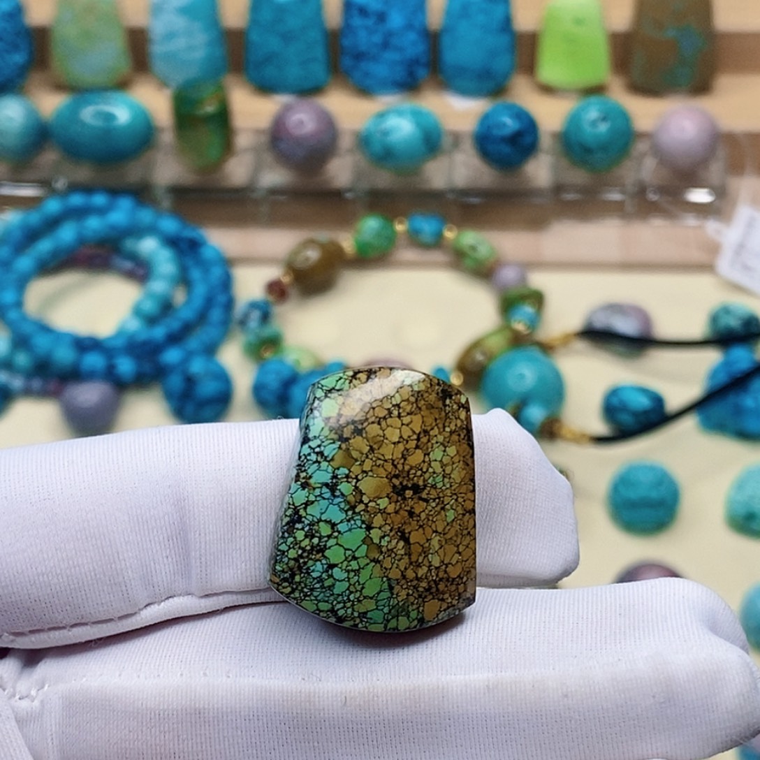 绿松石未镶嵌珠宝奇石