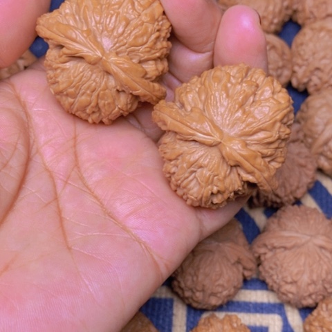 【闪购商品】文玩核桃吊坠黑***天白狮子43