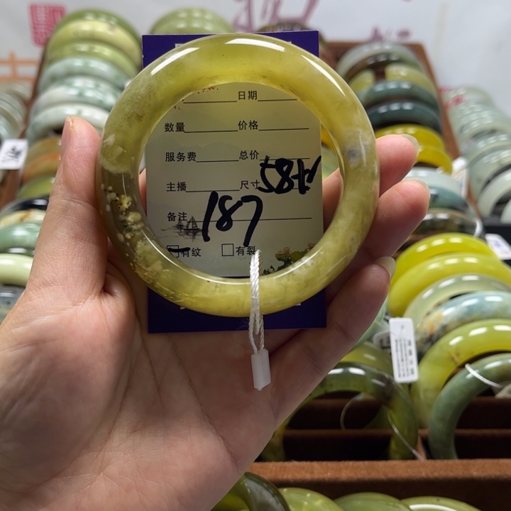 蛇纹石玉手镯未镶嵌