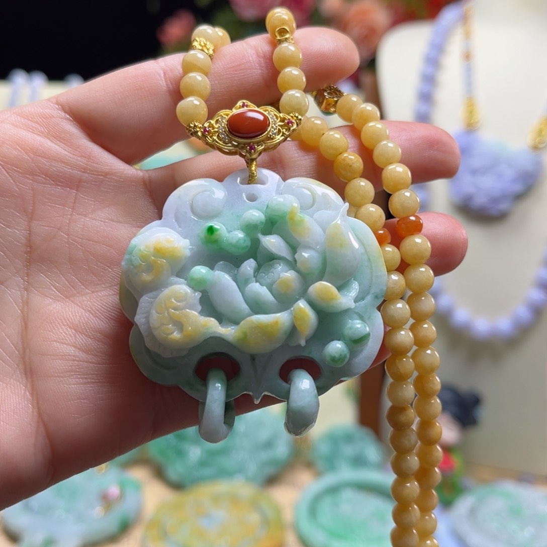 翡翠颈饰未镶嵌天然翡翠