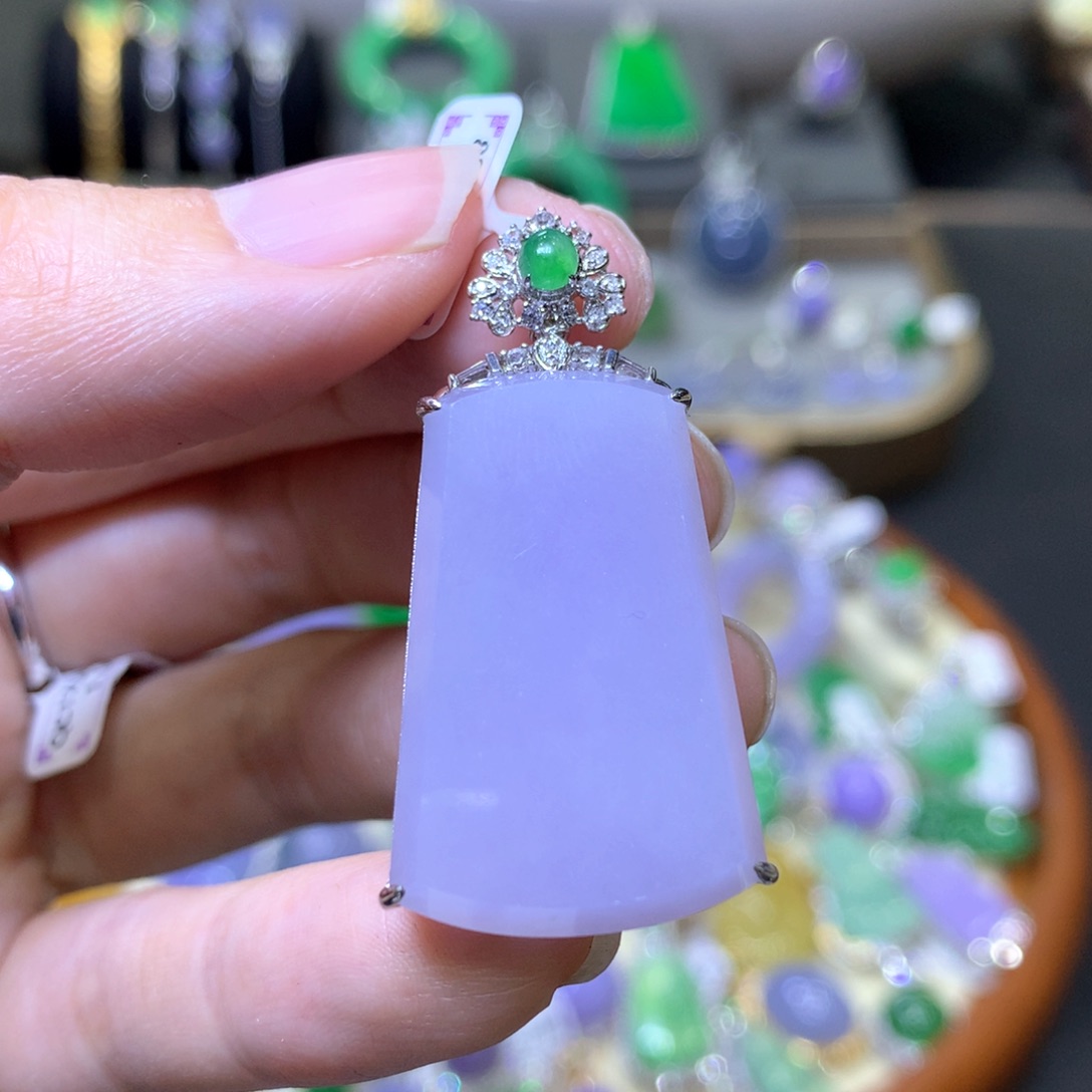 【闪购商品】翡翠颈饰18K金镶嵌翡翠吊坠项链