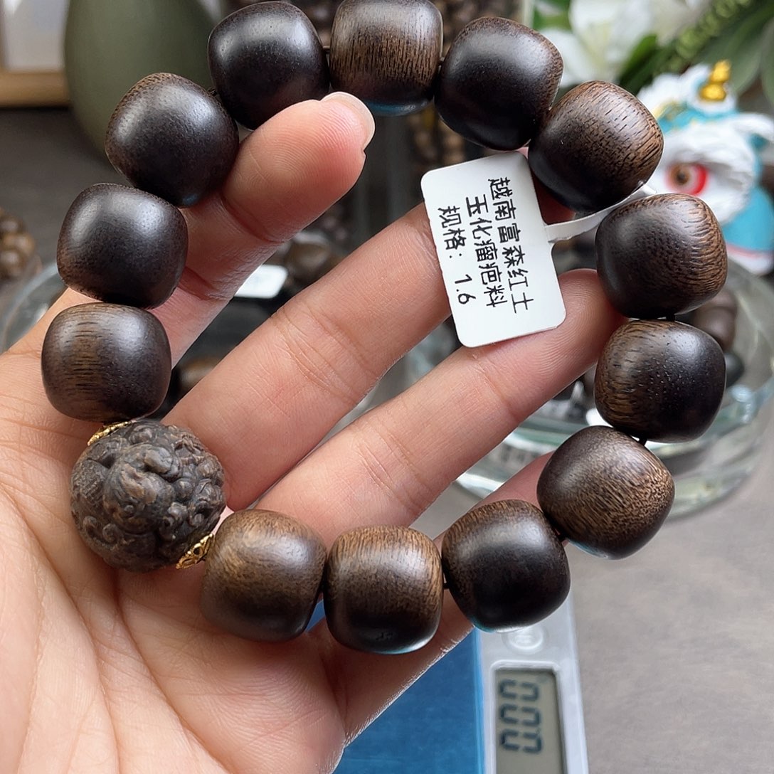 沉香手串富森红土老料