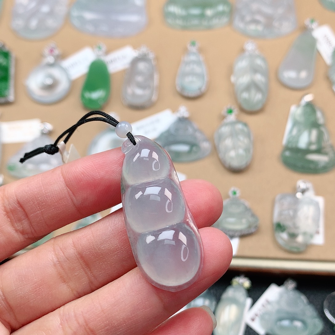 翡翠颈饰未镶嵌福豆