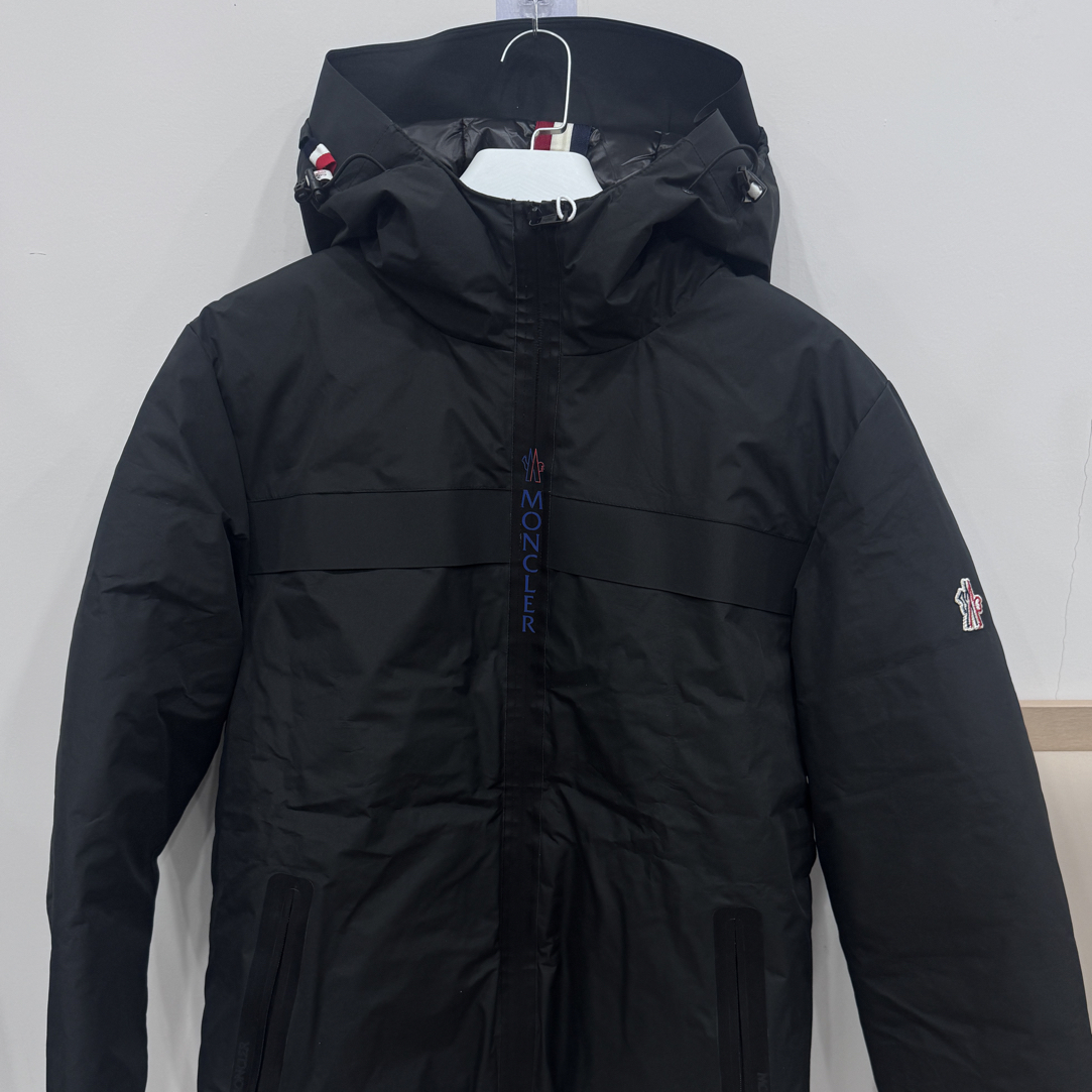 未使用 MONCLER /4码/黑色运动羽绒服