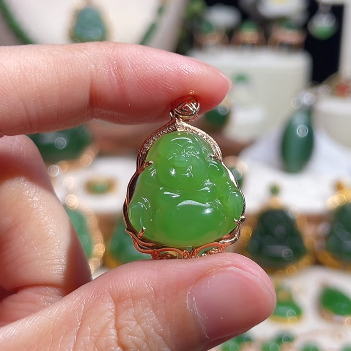 和田玉碧玉苹果绿佛公吊坠18k金镶嵌PGFG18M