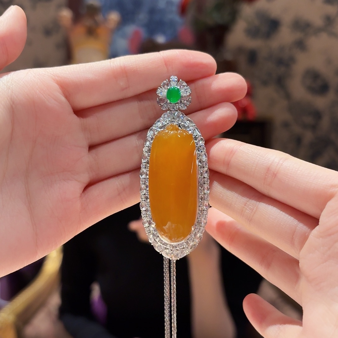 翡翠18K金镶嵌吊坠(赠链)