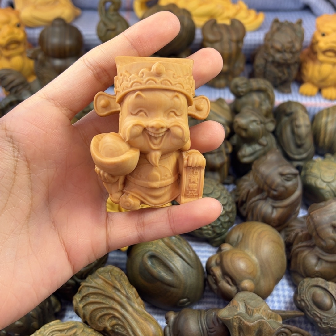 晴***里绿檀黄杨财神手把件