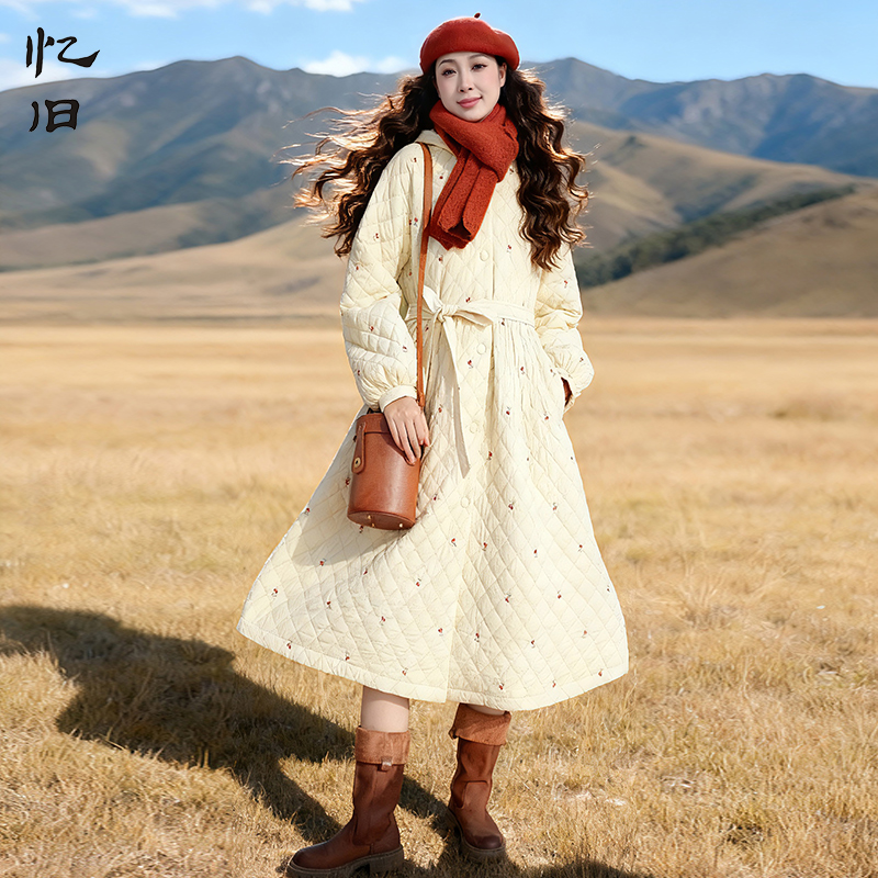 清【红樱点点】忆旧连帽棉衣女冬季中长款菱形格绗棉棉服刺绣外套
