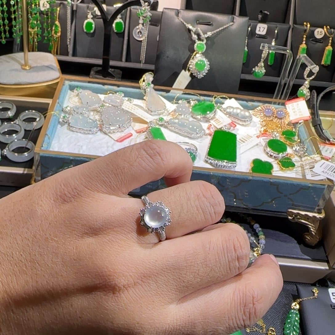 翡翠18K金镶嵌颈饰戒指