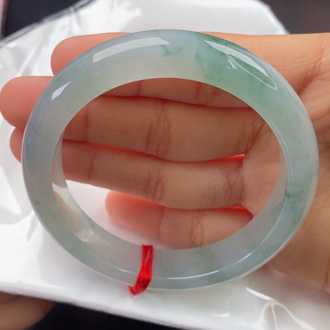 翡翠手镯未镶嵌正圈