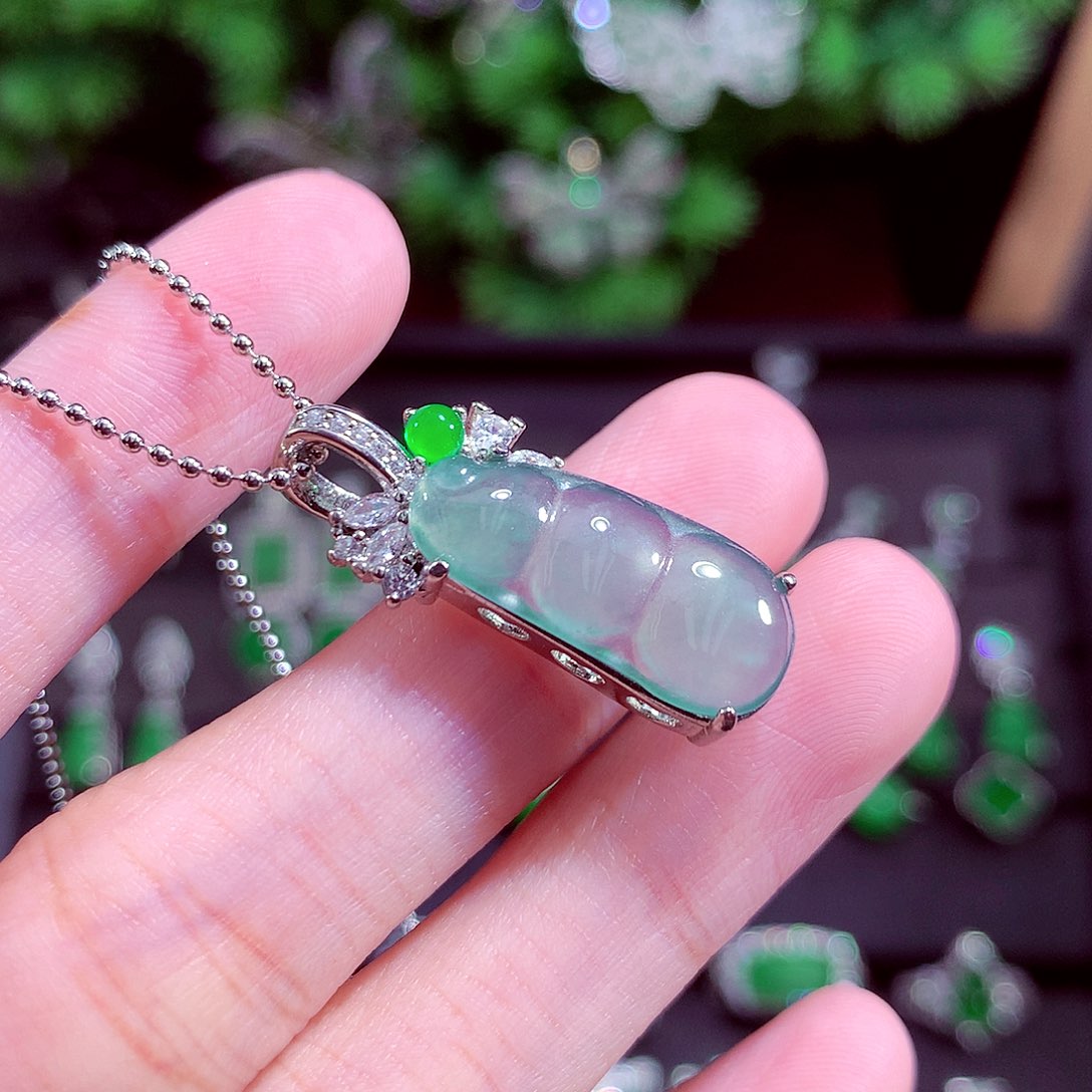 颈饰未镶嵌翡翠天然