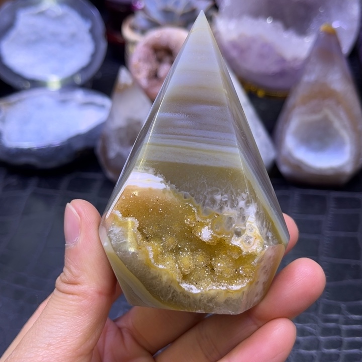 黄金金字塔未镶嵌水晶