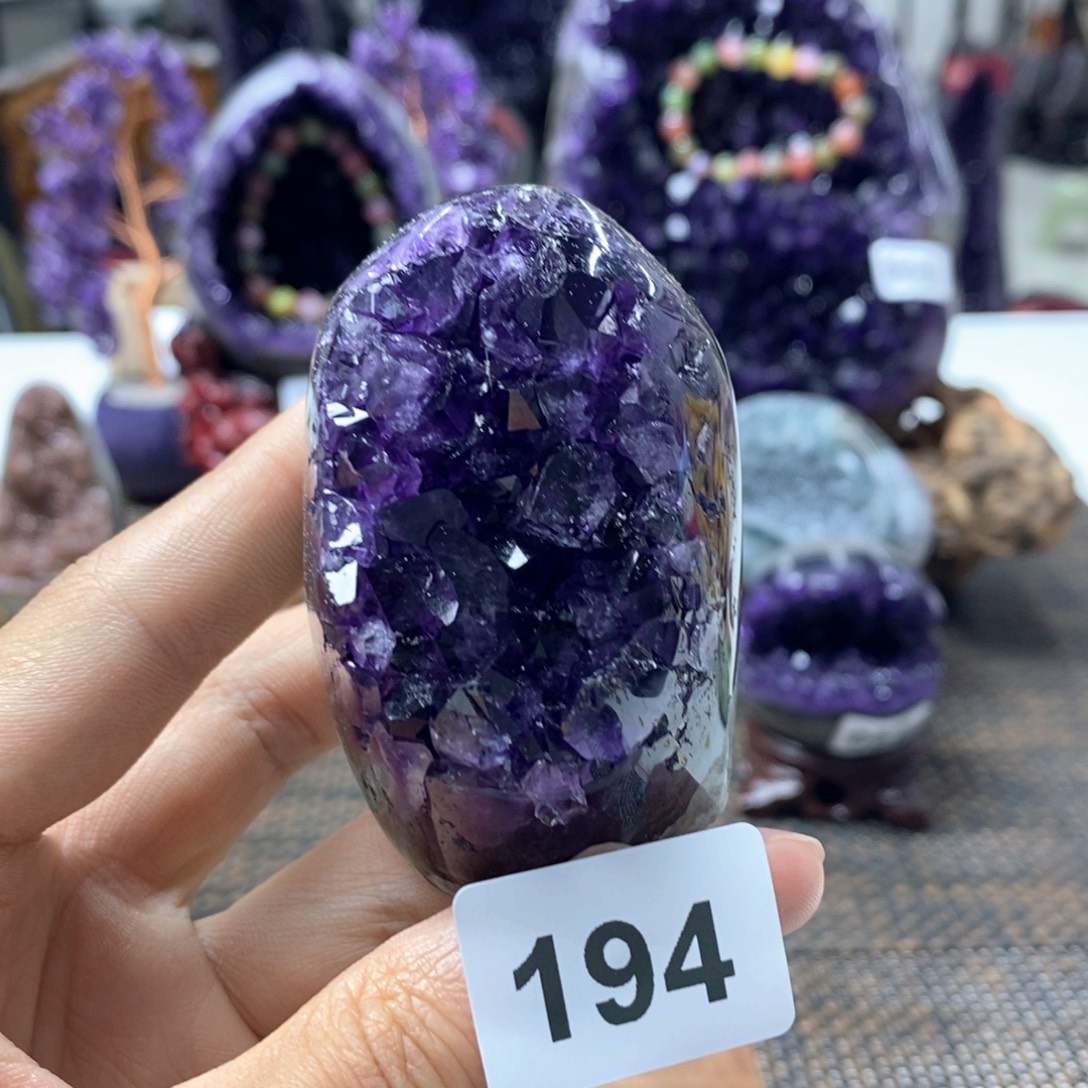 紫晶未镶嵌大型摆件（非配饰）