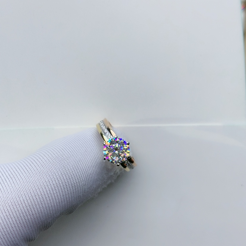 【闪购商品】合成碳硅石戒指/指环18K金镶嵌