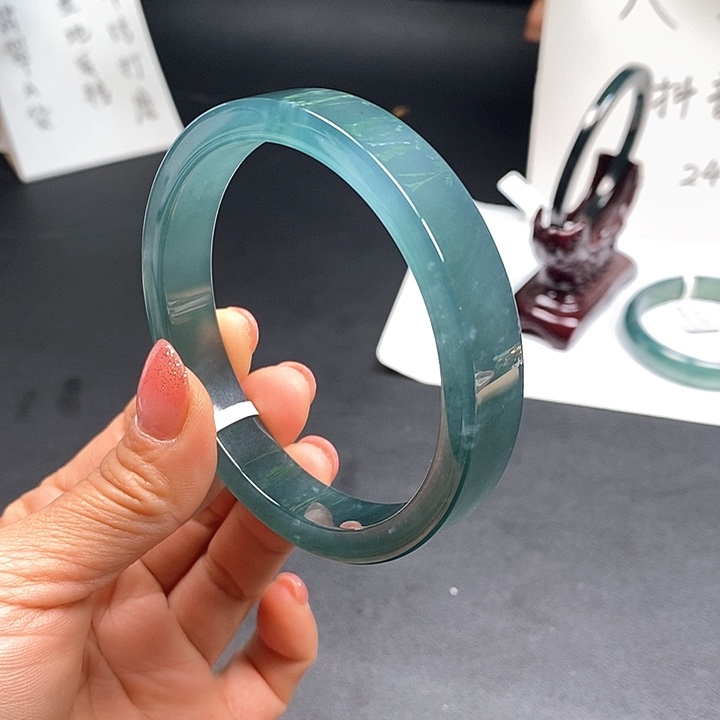 翡翠手镯未镶嵌64尺寸