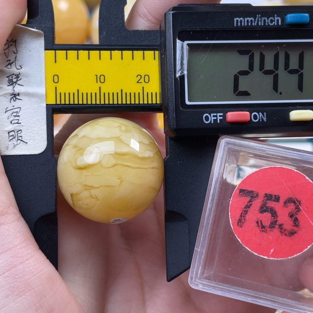 蜜蜡未镶嵌珠宝奇石