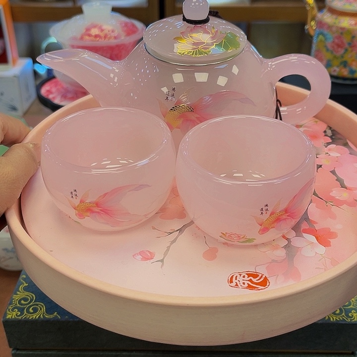 段泥茶杯吧啦吧啦的说了一